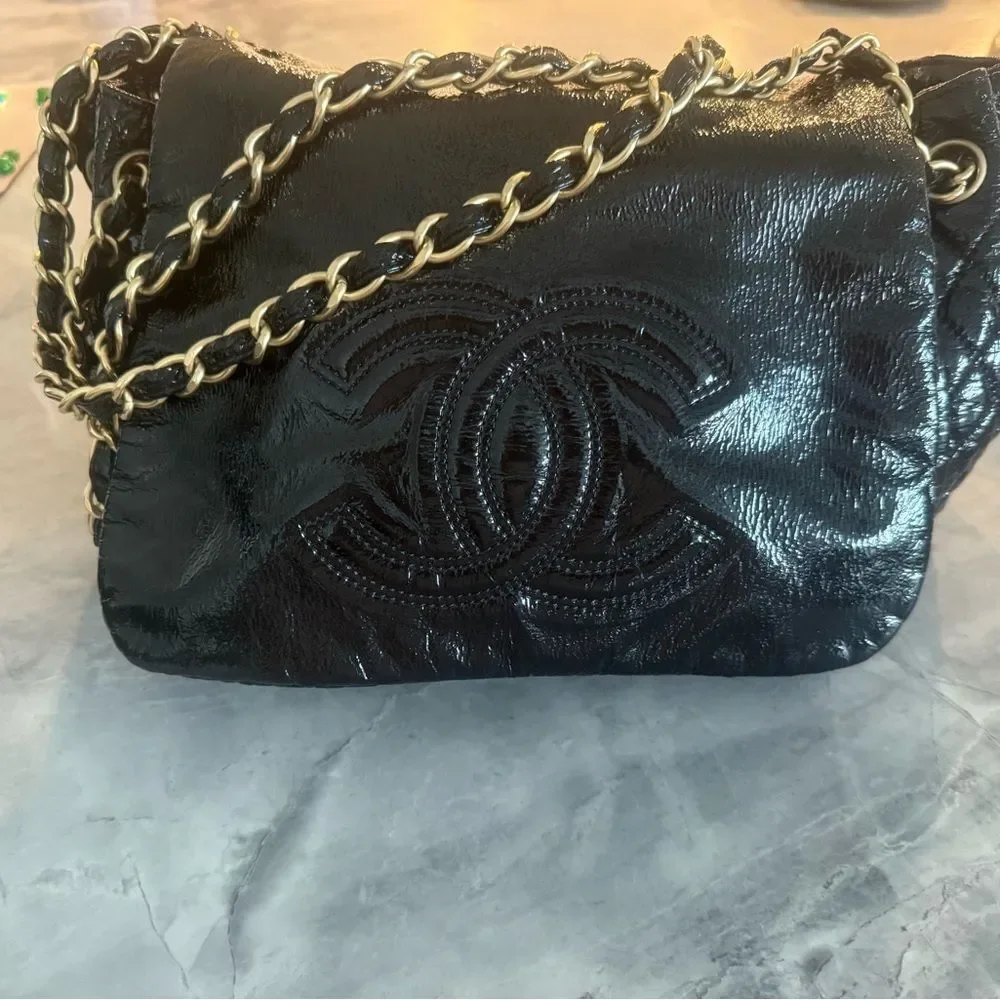 Chanel Black Shoulder Bag with Gold Chain, Excellent Condition